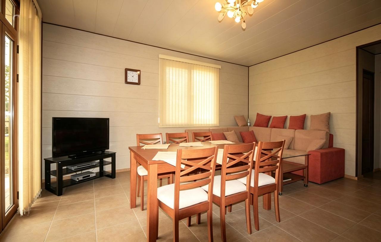 Apartment 8